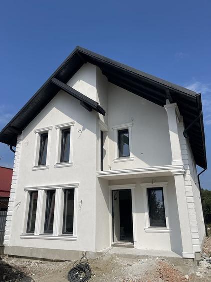 Casă cu 4 camere în Calea Romanului
