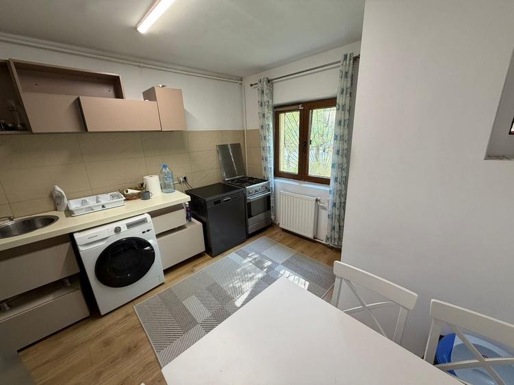 Apartament cu 2 camere decomandat, mobilat în Drumul Sării