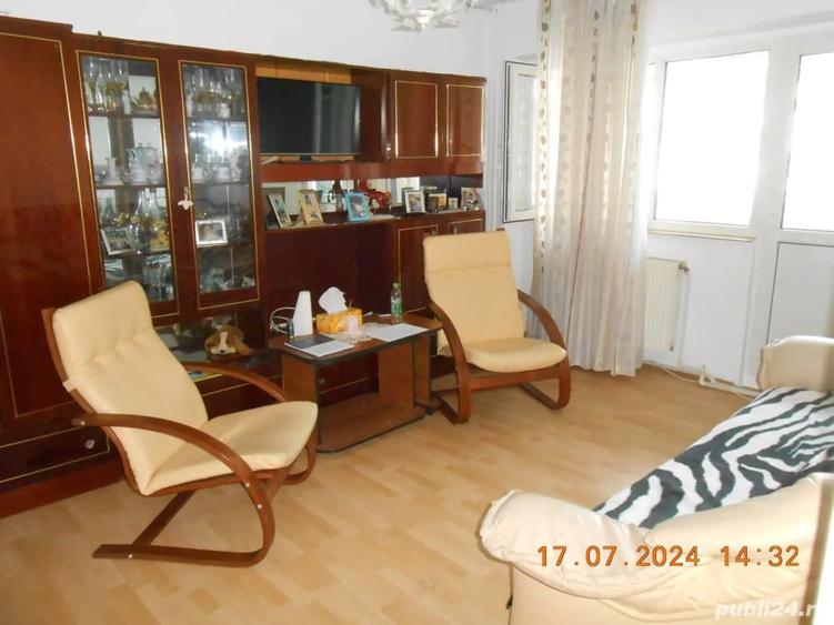 Apartament cu 4 camere decomandat în Central