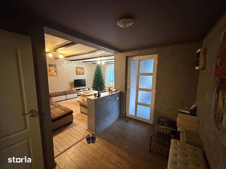 Casă cu 5 camere cu Teren 1200 Mp în Central