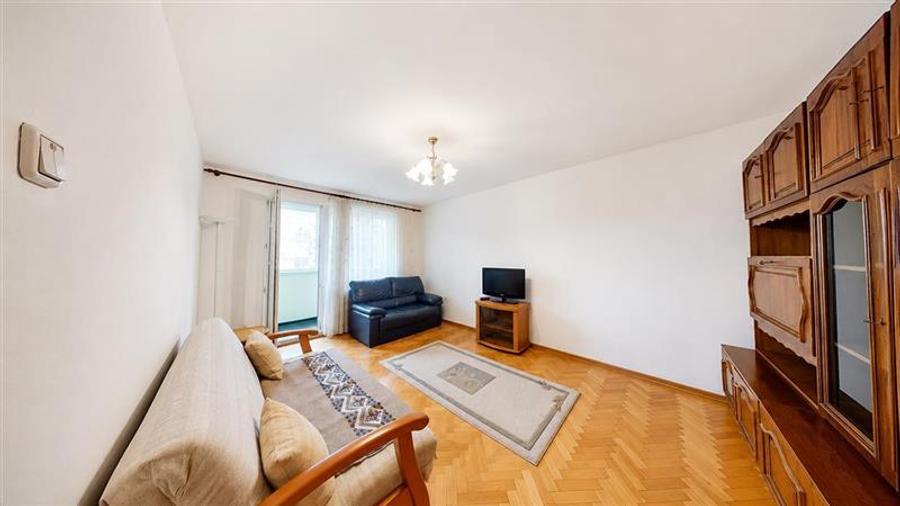 Apartament cu 4 camere decomandat, mobilat în Tractorul