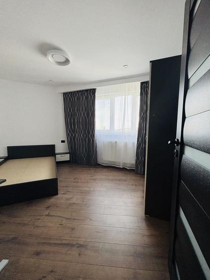 Apartament cu 3 camere decomandat, mobilat în Rogerius