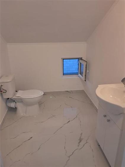 Casă individuală cu 5 camere cu Canalizare în Lumina
