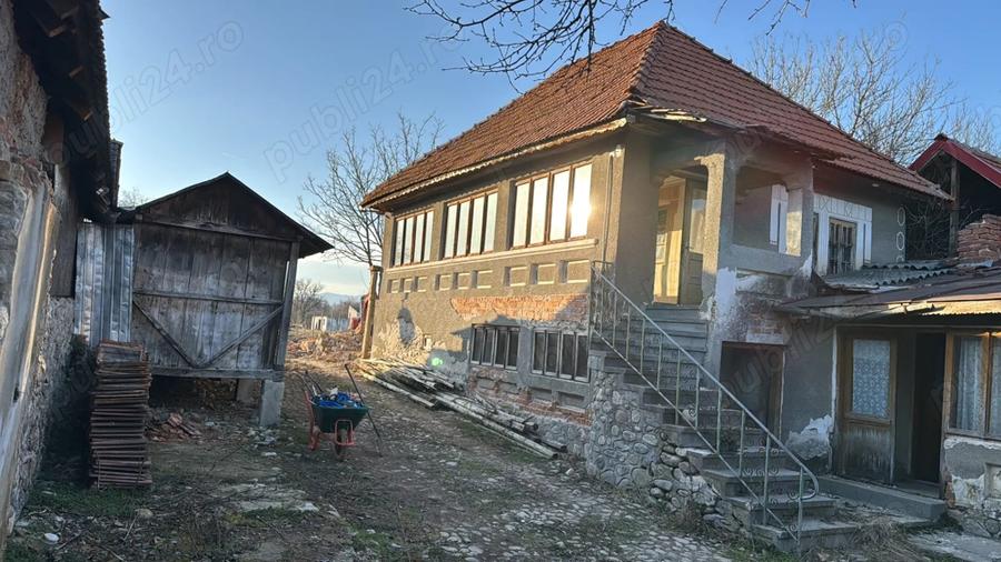 Casă cu Teren 1000 Mp în Central