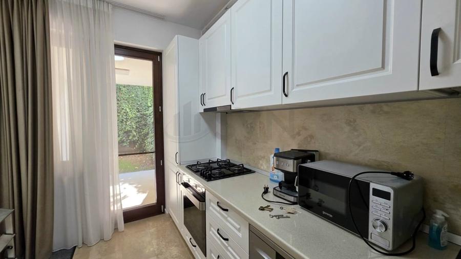 Apartament cu 3 camere semidecomandat în Grădina Icoanei
