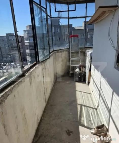 Apartament cu 4 camere decomandat în B-dul București