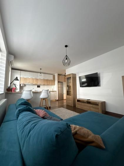 Apartament cu 2 camere semidecomandat, mobilat în Florești
