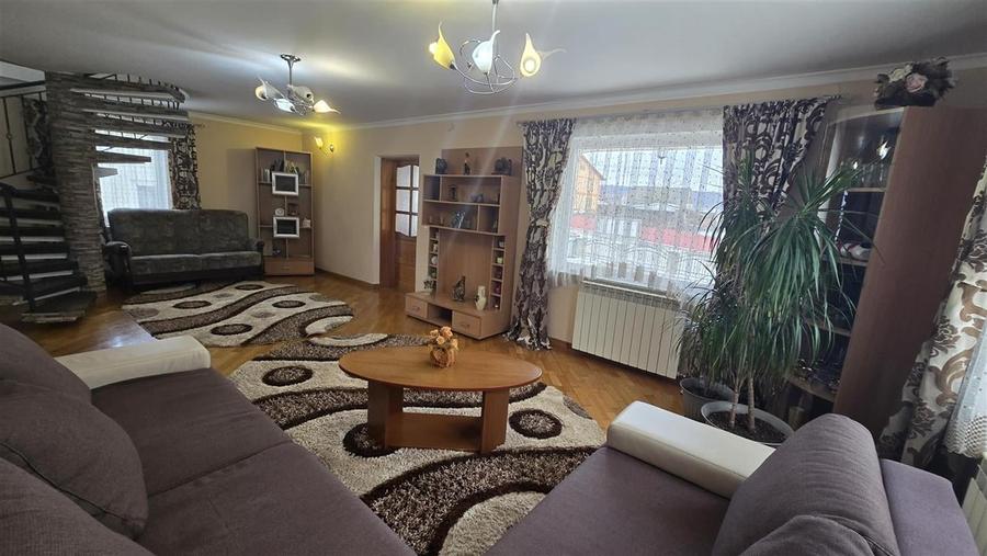 Casă individuală cu 5 camere cu Garaj în Dărmănești