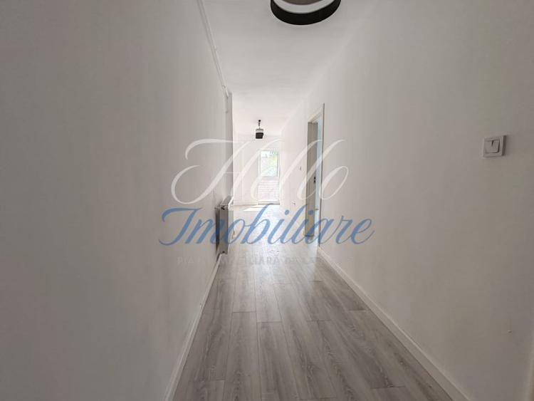 Apartament cu 3 camere semidecomandat în Dâmbul Rotund