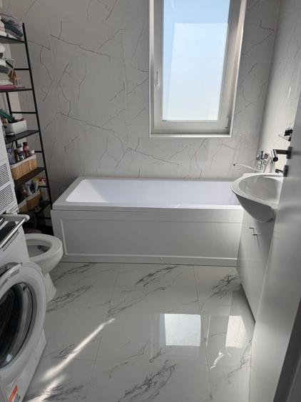 Apartament cu 3 camere semidecomandat în Moșnița Nouă
