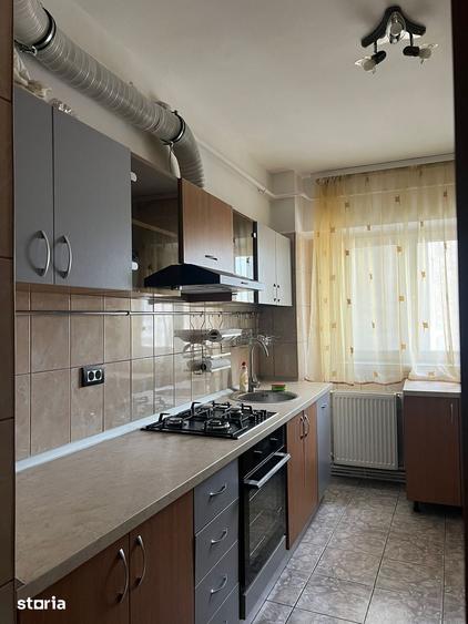 Apartament cu 3 camere decomandat în Calea București