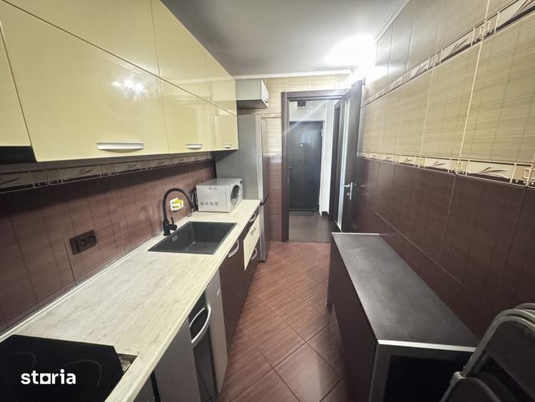 Apartament cu 3 camere decomandat în Cornișa