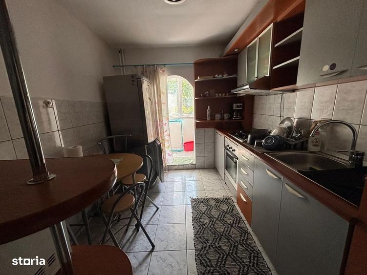 Apartament cu 3 camere decomandat în Podul de Fier