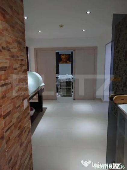 Spațiu comercial, de 290 mp, în Micro 3