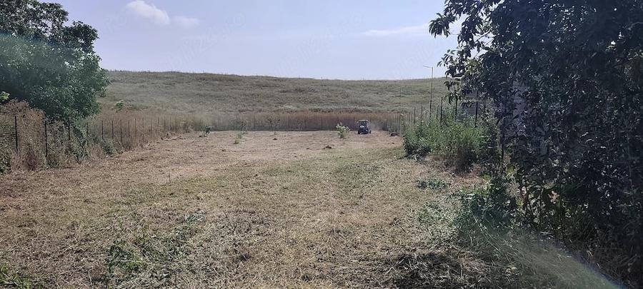 Teren de 1400 mp, în Dulcești