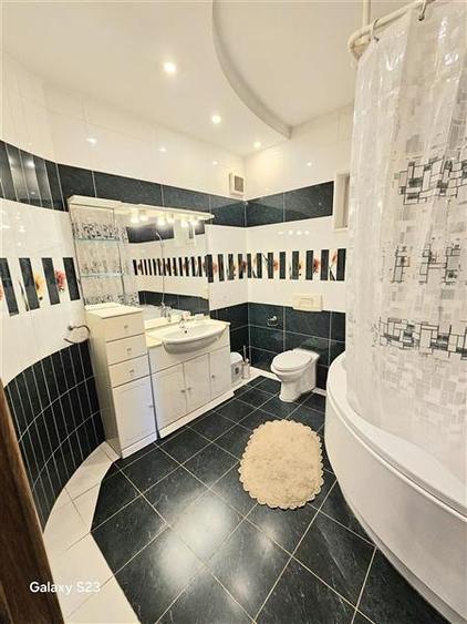 Apartament cu 3 camere decomandat, mobilat în Central