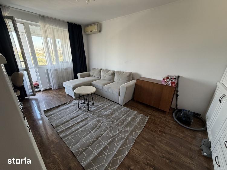 Apartament cu 3 camere decomandat în Berceni