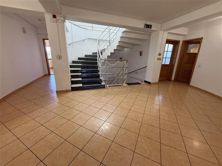 Spațiu comercial, de 600 mp, în Gherăiești