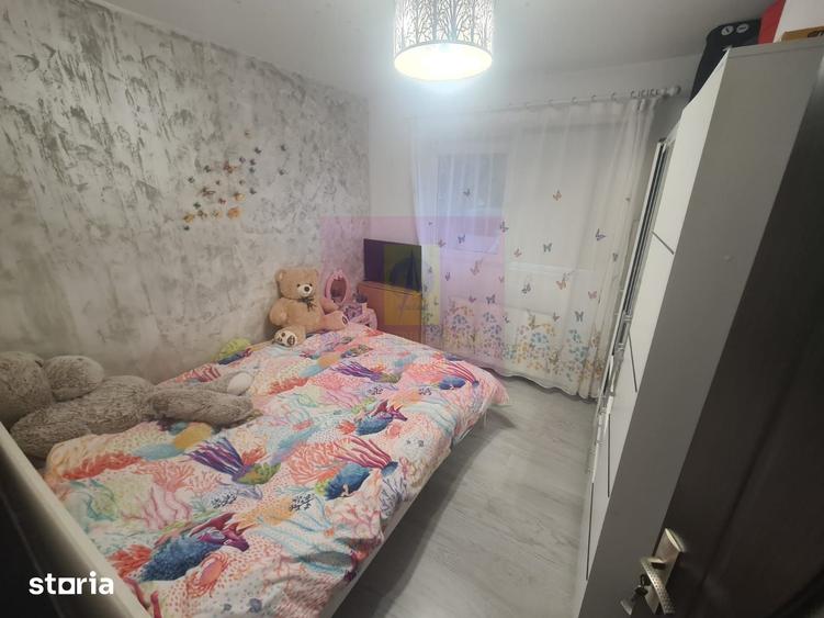 Apartament cu 3 camere semidecomandat în Cuza