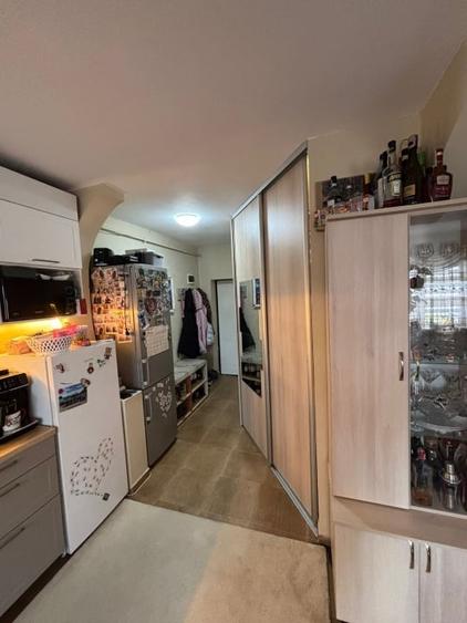 Apartament cu 3 camere semidecomandat, mobilat în Florești — fotografia 3