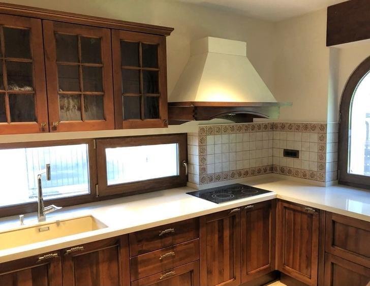 Casă cu 10 camere cu Garaj în Unirii