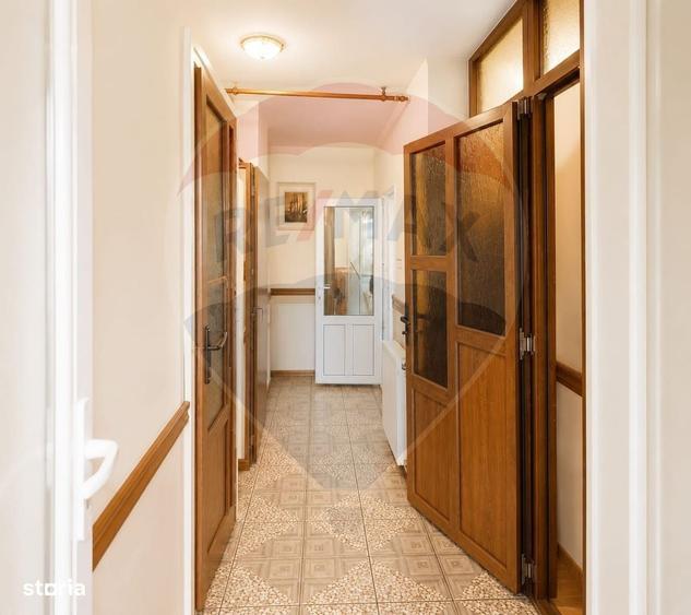 Casă cu 4 camere cu Teren 370 Mp în Central