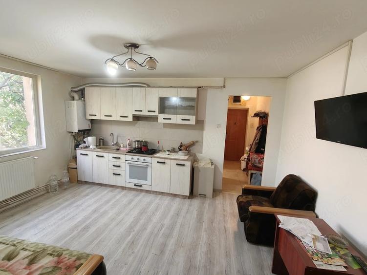 Apartament cu 2 camere semidecomandat în Calea București