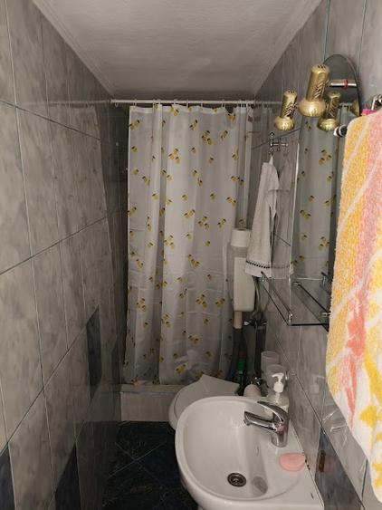 Casă cu 3 camere cu Canalizare în Poiana Țapului