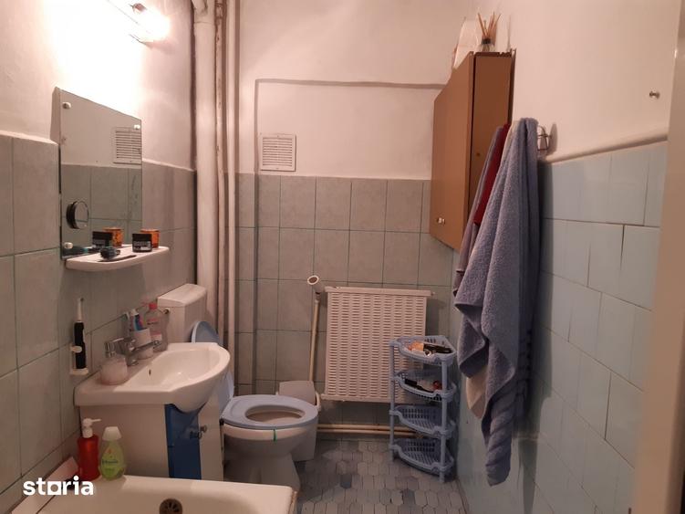 Apartament cu 2 camere decomandat în Podul de Fier