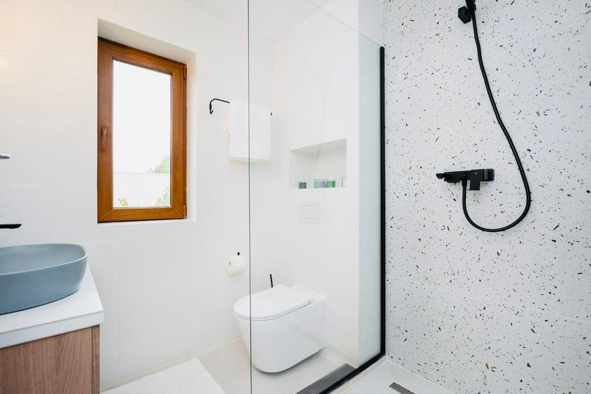 Duplex cu 4 camere cu Canalizare în 1 Decembrie