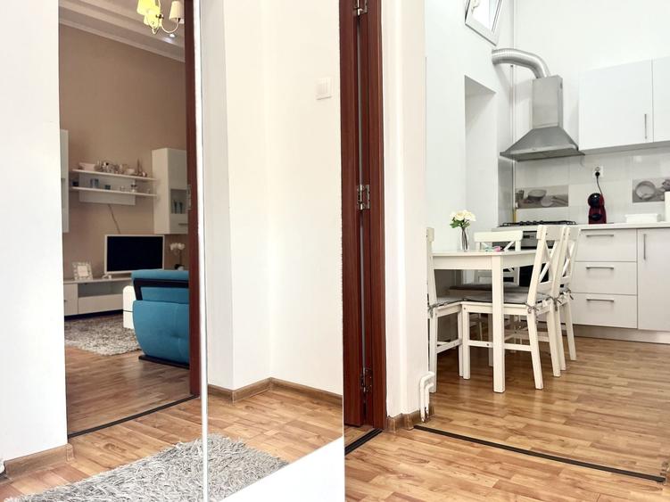Apartament cu 2 camere decomandat, mobilat în P-ța Unirii