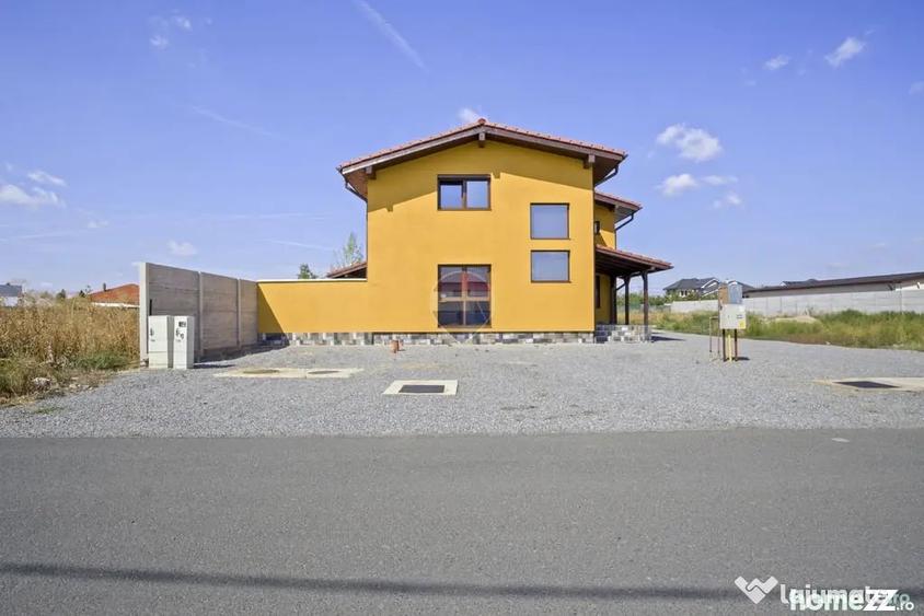 Casă cu 7 camere cu Teren 437 Mp în Livada