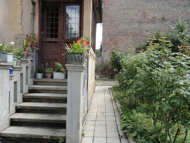 Casă cu 3 camere cu Teren 311 Mp în Cișmigiu