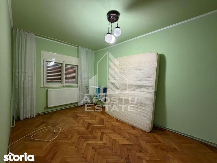 Apartament cu 3 camere decomandat, mobilat în Girocului