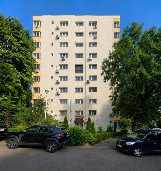 Apartament cu 4 camere decomandat în Doamna Ghica