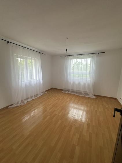 Casă cu 4 camere în Centura