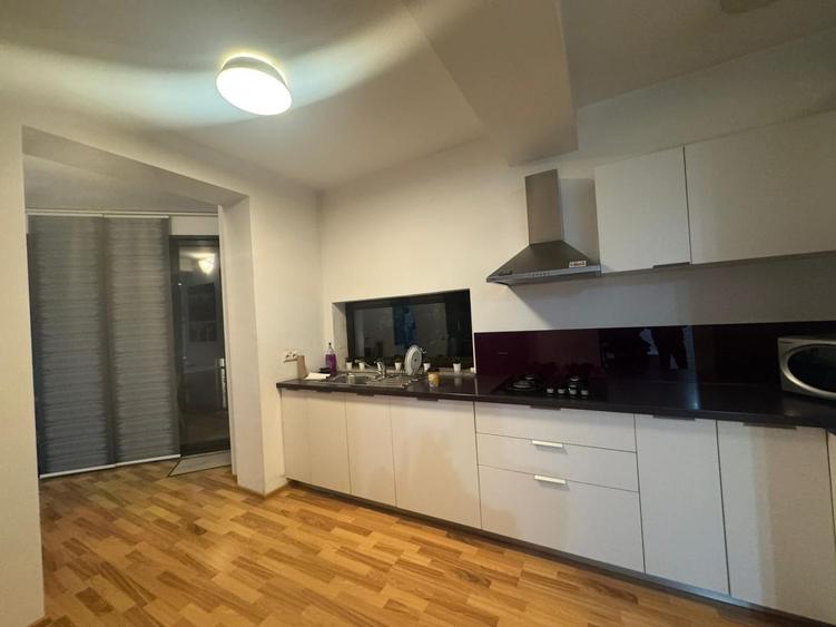Apartament cu 3 camere semidecomandat, mobilat în Dorobanți