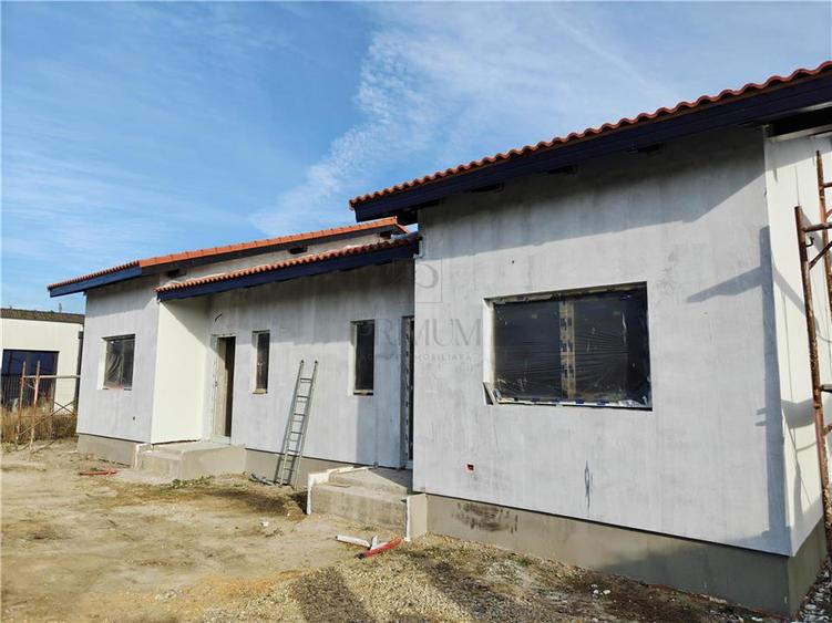 Duplex cu 3 camere cu Canalizare în Moșnița Veche