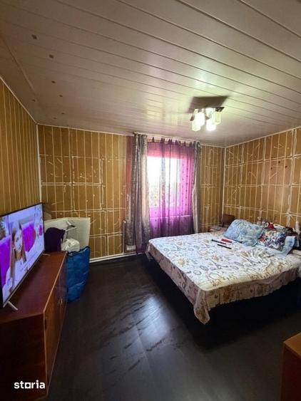 Casă cu 5 camere cu Teren 300 Mp în Bariera Vâlcii