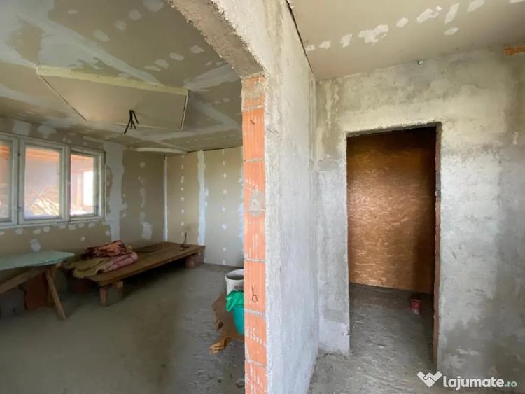 Casă cu 3 camere cu Teren 435 Mp în Remetea Chioarului