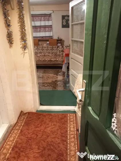 Casă cu 2 camere cu Teren 2000 Mp în Central