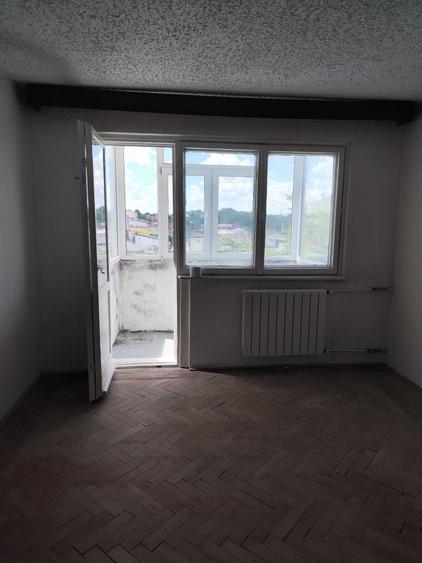 Apartament cu 3 camere decomandat în Km 4