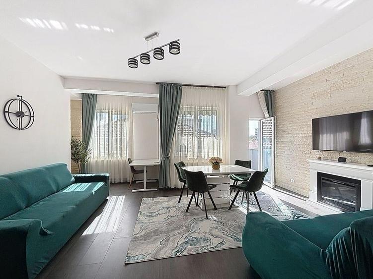 Apartament cu 3 camere semidecomandat în Gorjului