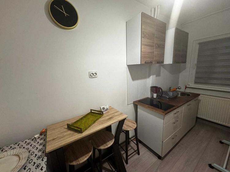 Garsonieră decomandată în Tudor