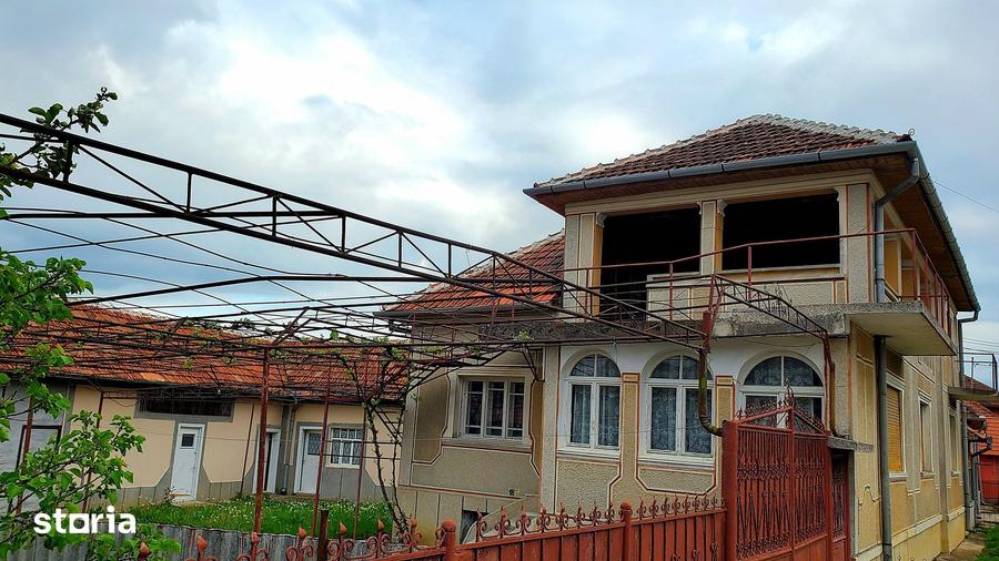 Casă cu 5 camere cu Teren 4800 Mp în Dobrești