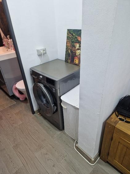 Apartament cu 3 camere semidecomandat, mobilat în Tei