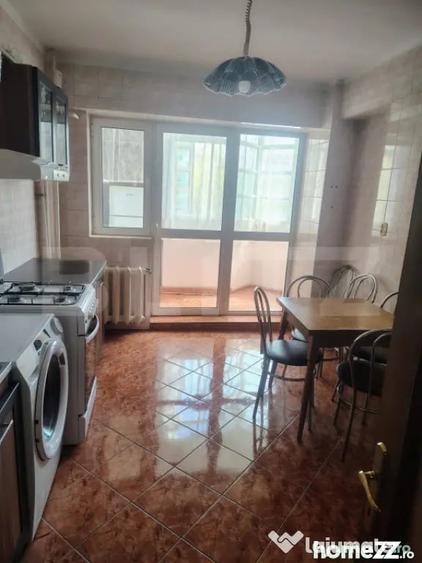 Apartament cu 3 camere decomandat în Ultimul leu