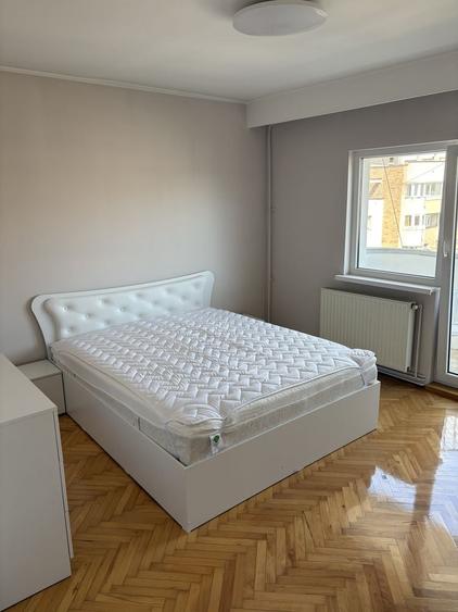 Inchiriez apartament 3 camere decomandat, zona semi-centrala (Str Nasaud) - 7
