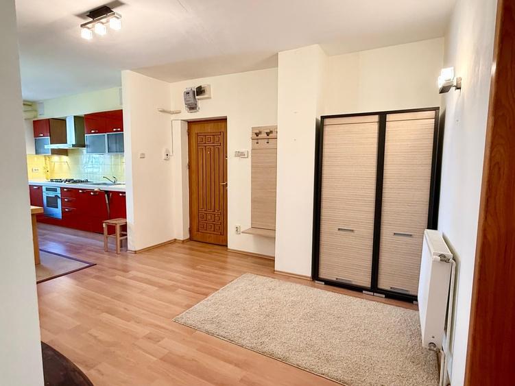 Apartament cu 3 camere decomandat în Cazino