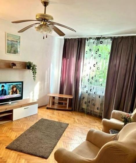 Apartament cu 3 camere decomandat, mobilat în Berceni
